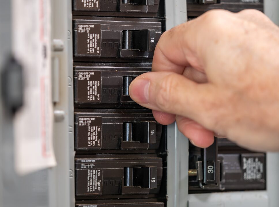 Circuit breaker box